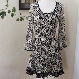 GORGEOUS DRESS! Cream and black.